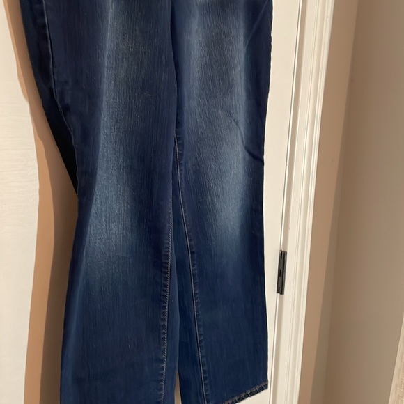 Kim Rogers 16 Short Jeans with Stretchy Waist - Picture 7 of 8